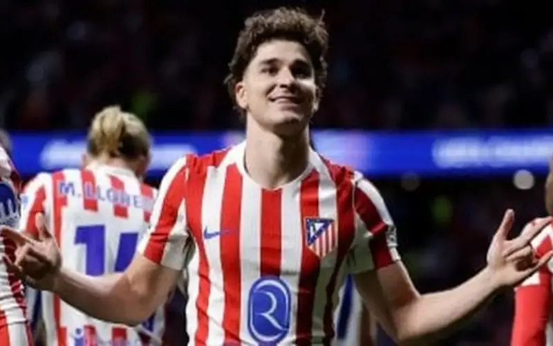 برشلونة يستعد لرفع عرضه إلى 135 مليون يورو من أجل ألفاريز